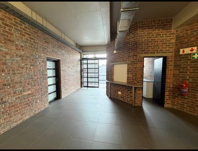 77.70M² BUILDING TO LET IN SALT RIVER